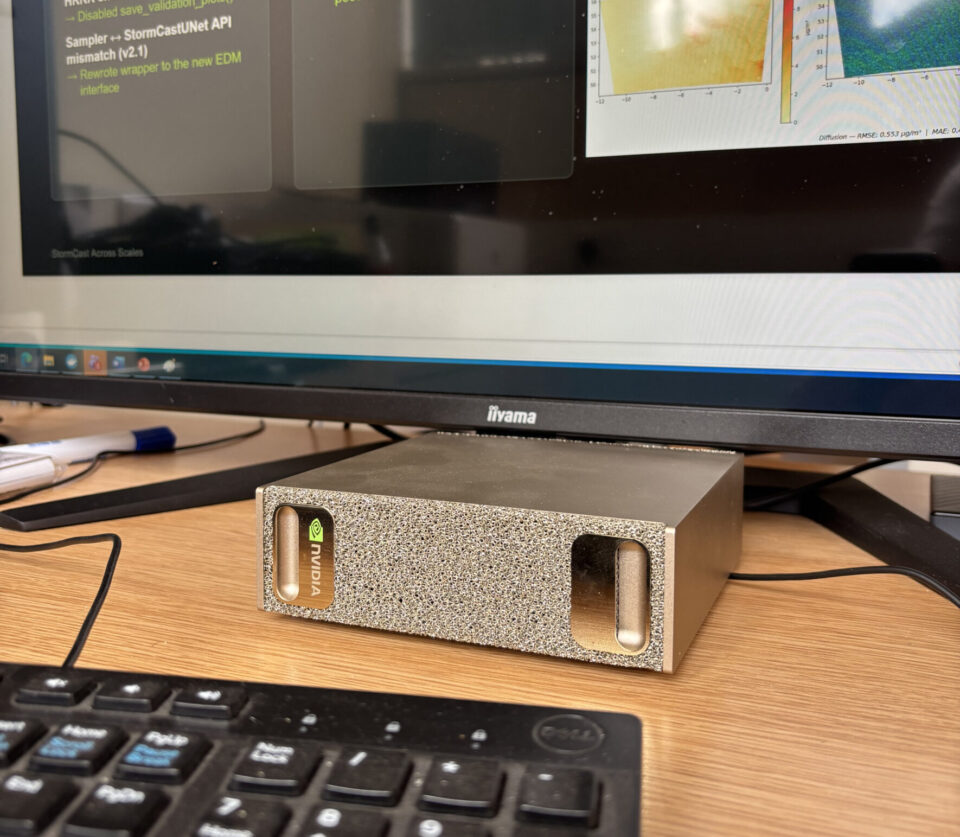 Sistema NVIDIA DGX Spark en la oficina del investigador